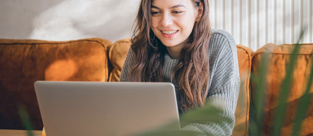 Domain registration with Hostolute